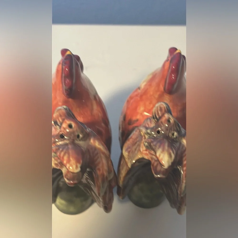 CIC Rooster Salt and pepper shakers